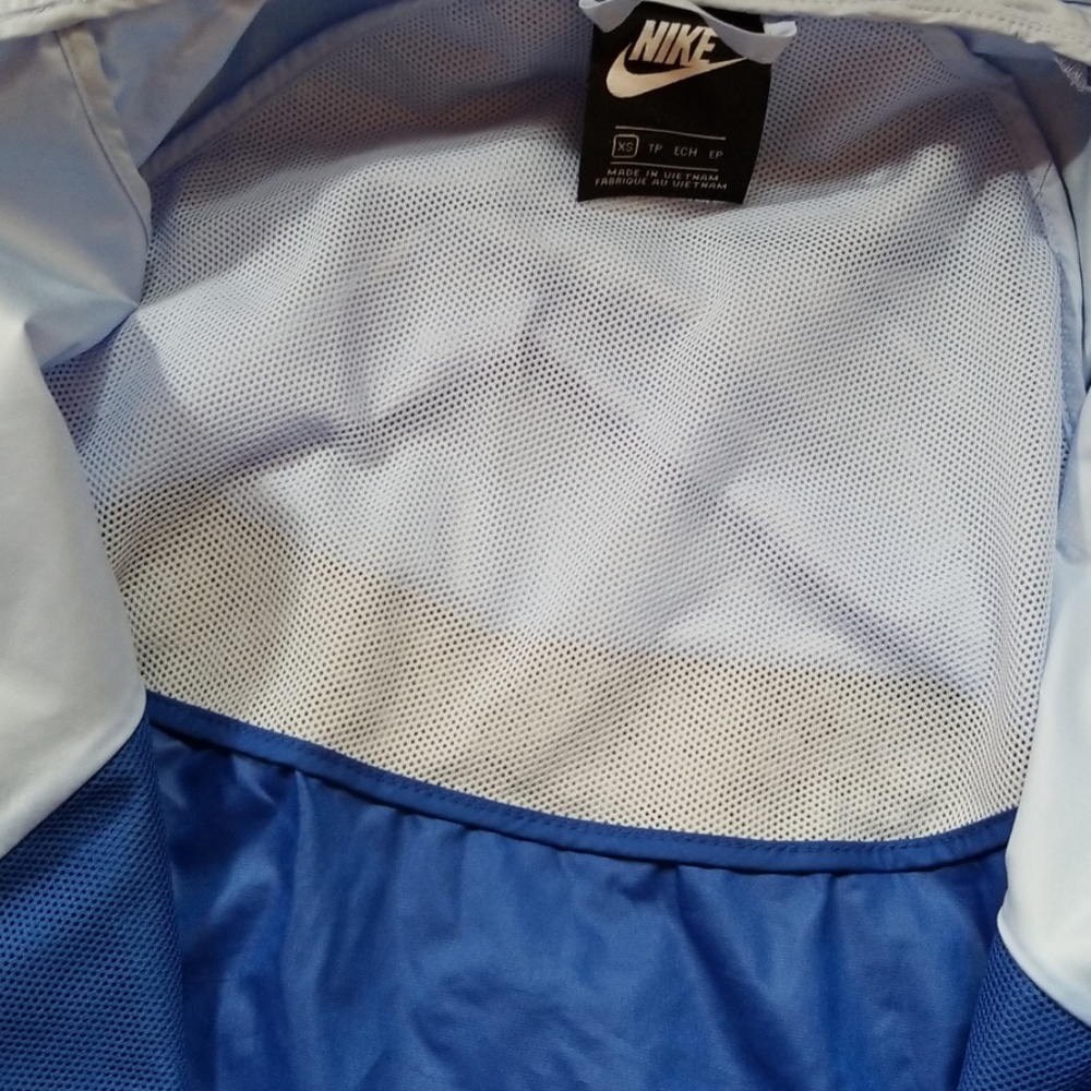 Blue Nike wind Breaker - Picture 5 of 7